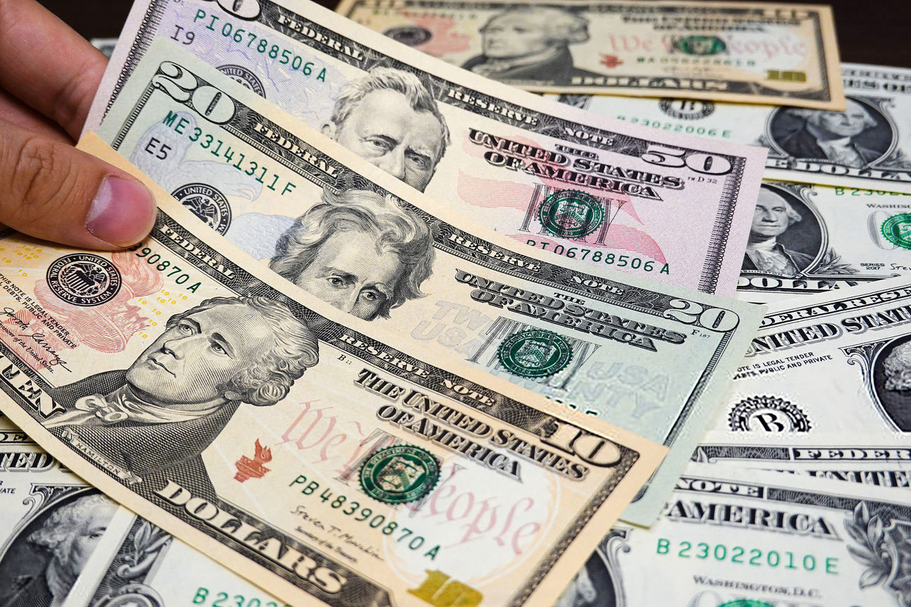 ترامپ در مقابل فدرال رزرو؛ شاخص دلار در مسیر کاهش ماهانه 2 درصدی
