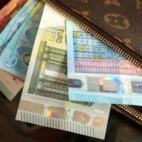طرح جدید بانک مرکزی: تبدیل دلار گردشگران به کارت ریالی در فرودگاه‌ها
