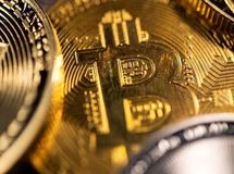 قیمت ارز‌های دیجیتال امروز / بیت‌کوین از سقف جدید عقب نشست
