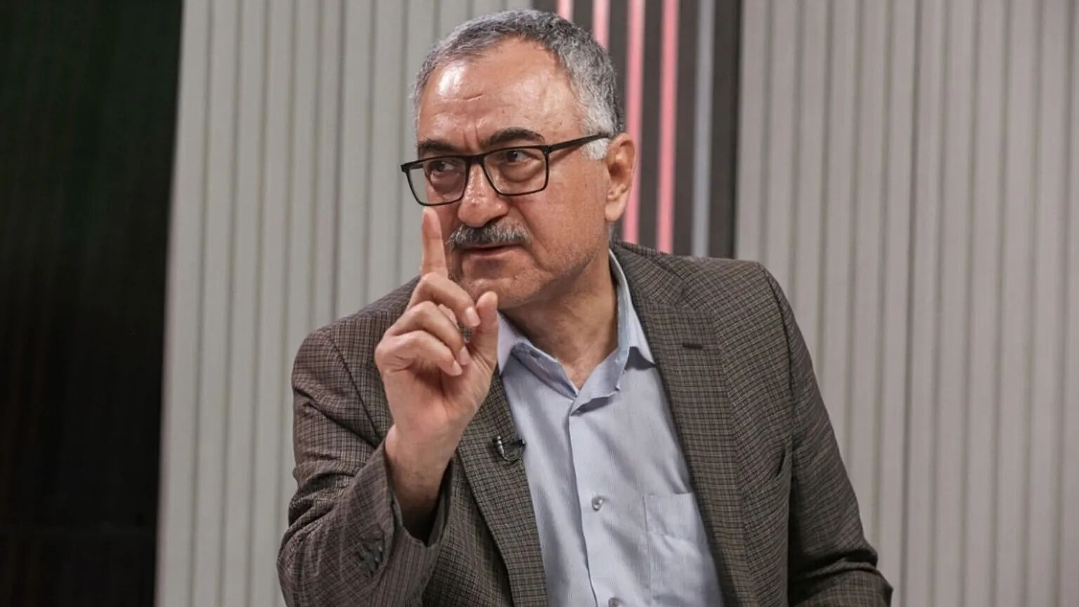 طلب گندمکاران از نان شب واجب‌تر است
