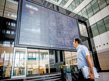 ثبات بورس در آستانه پاییز؛ رشد ناچیز شاخص کل