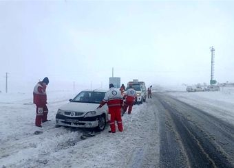 بارش برف و کولاک در جاده‌های 14 استان