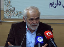 بسیاری از مسئولین از خدا و پیغمبر نمی‌ترسند و فقط با رسانه می‌توان آن‌ها را مجبور به انجام کاری کرد